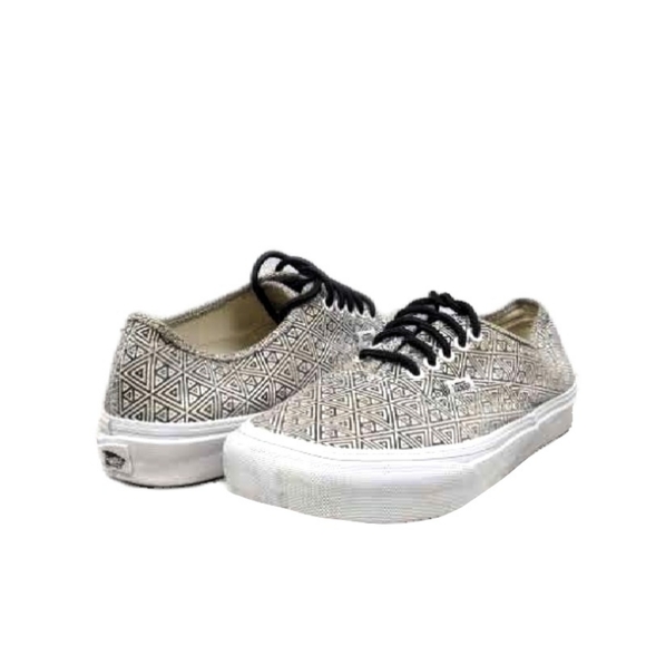 Vans Unisex (Wm 7.5/Men 9) Slim Geometric Sneakers Black/White*Priced to Sell** - Picture 2 of 9